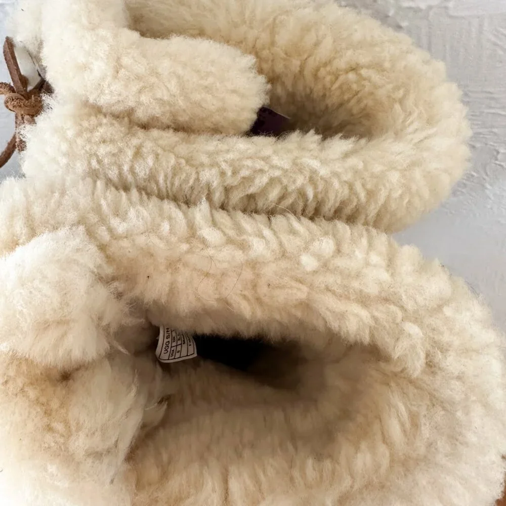 UGG | Australia Montclair Cuffed Suede Sheepskin Lace-Up Boots‎ in Chestnut